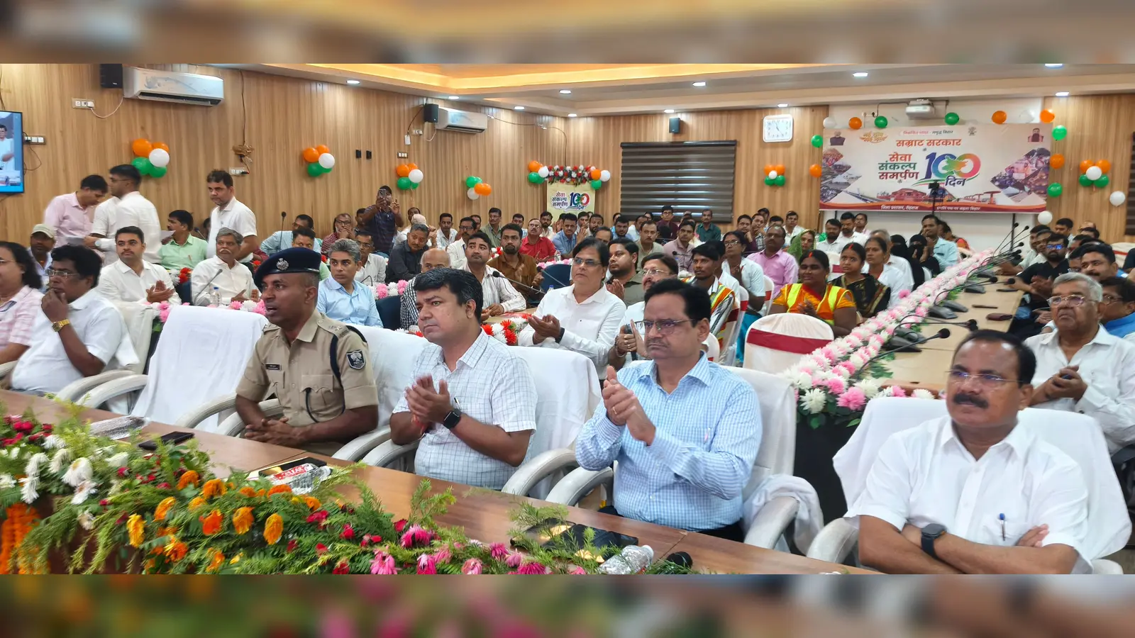 डीआरडीए सभागार में कार्यक्रम में उपस्थित डीएम एसपी व अन्य | Prabhat Khabar Network डीआरडीए सभागार में कार्यक्रम में उपस्थित डीएम एसपी व अन्य | Prabhat Khabar Network