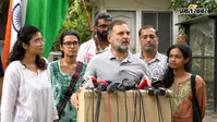 भूख हड़ताल पर बैठे छात्र नेताओं से मिले राहुल गांधी, बोले- धर्मेंद्र प्रधान के इस्तीफे से कम कुछ मंजूर नहीं