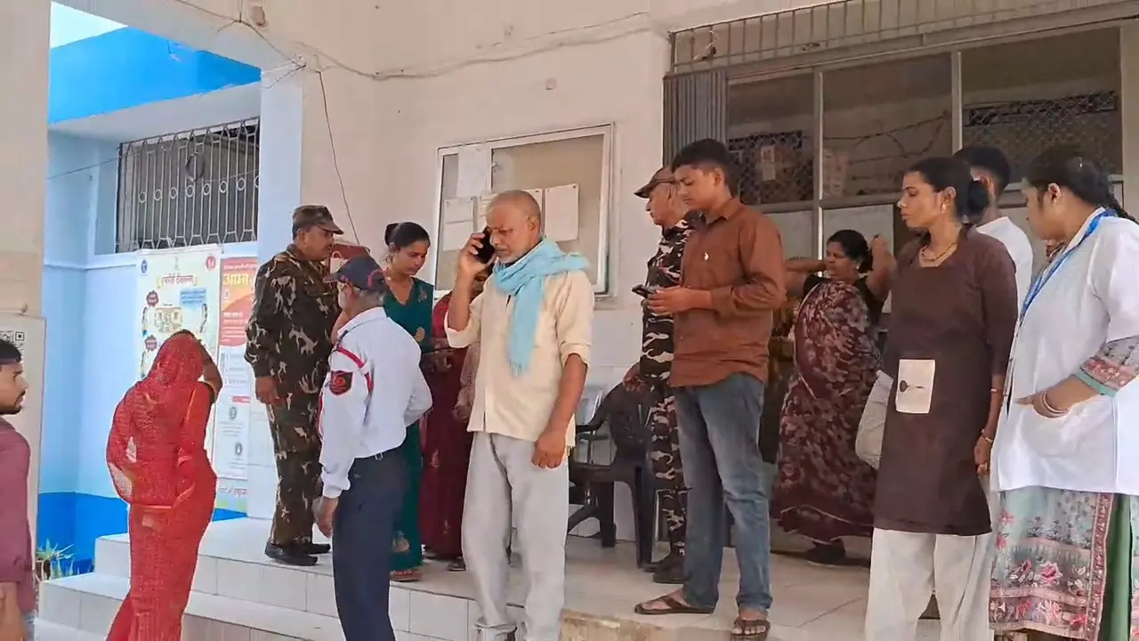 अस्पताल में जुटी लोगों की भीड़ | Prabhat Khabar Network अस्पताल में जुटी लोगों की भीड़ | Prabhat Khabar Network