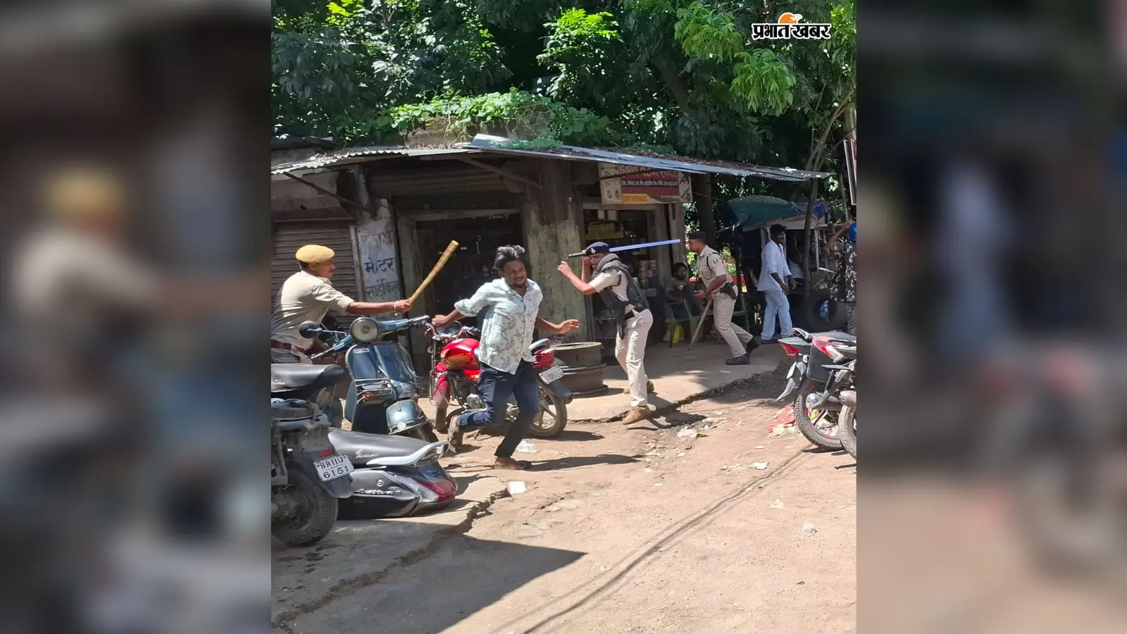 पूर्णिया में छात्र प्रदर्शन हिंसक, पुलिस पर पथराव पूर्णिया में छात्र प्रदर्शन हिंसक, पुलिस पर पथराव
