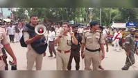 प्रदर्शनकारियों के उग्र होने पर पुलिस को करना पड़ा बल प्रयोग
