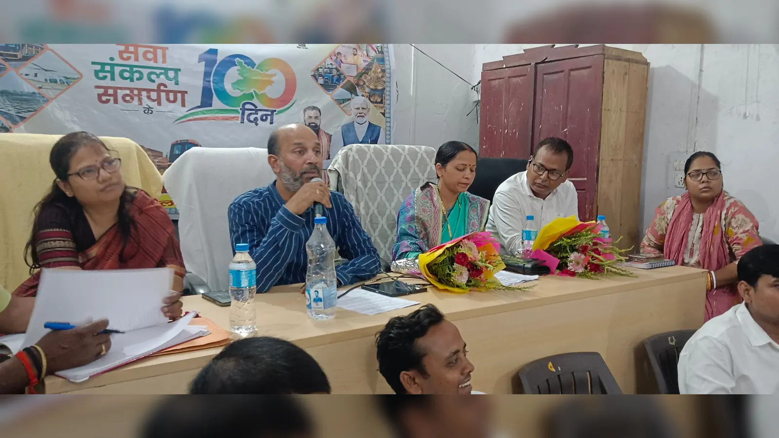 20 सूत्री बैठक में मौजूद अधिकारी एवं सदस्य | Prabhat Khabar Network 20 सूत्री बैठक में मौजूद अधिकारी एवं सदस्य | Prabhat Khabar Network
