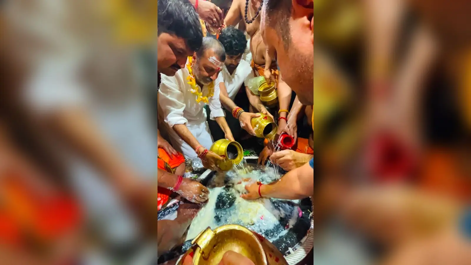 श्राइन बोर्ड की बैठक में भाग लेने पहुंचे सांसद निशिकांत दुबे ने की बाबा मंदिर में पूजा अर्चना | Prabhat Khabar Network श्राइन बोर्ड की बैठक में भाग लेने पहुंचे सांसद निशिकांत दुबे ने की बाबा मंदिर में पूजा अर्चना | Prabhat Khabar Network