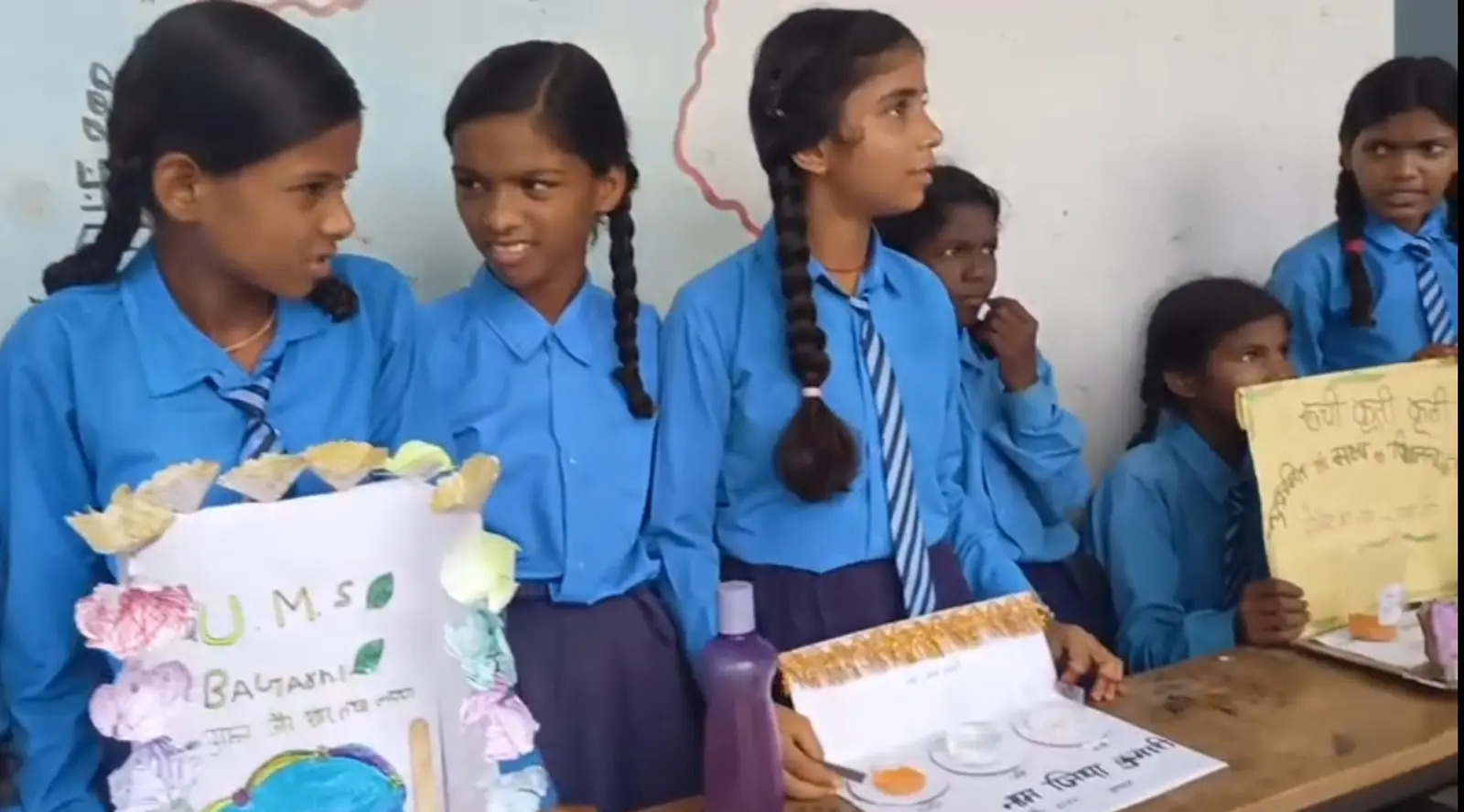मेले में प्रदर्शनी लगायी छात्राएं | Prabhat Khabar Network मेले में प्रदर्शनी लगायी छात्राएं | Prabhat Khabar Network