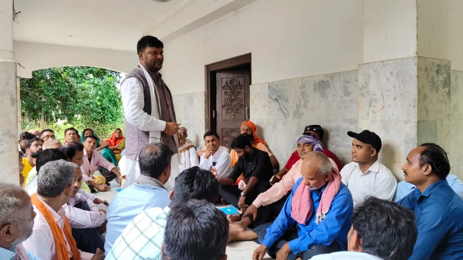 बैठक को संबोधित करते विश्वकर्मा समाज के सदस्य | Prabhat Khabar Network बैठक को संबोधित करते विश्वकर्मा समाज के सदस्य | Prabhat Khabar Network