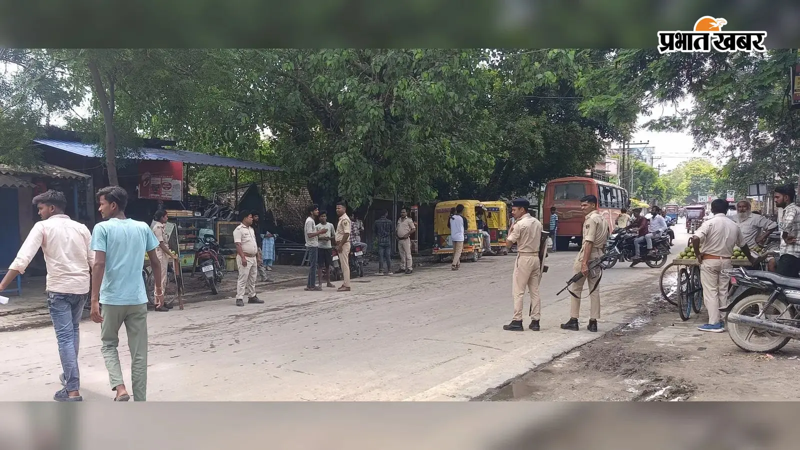 दुपहिया वाहनों की जांच में जुटी पुलिस दुपहिया वाहनों की जांच में जुटी पुलिस