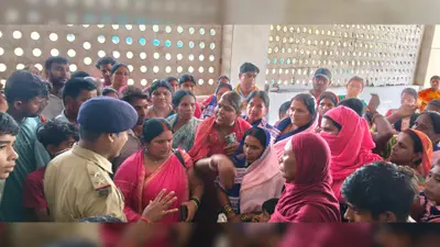अस्पताल में लाइन लगाने को लेकर बवाल, आशा कार्यकर्ता और सुरक्षा गार्ड के बीच मारपीट, पुलिस बुलानी पड़ी
