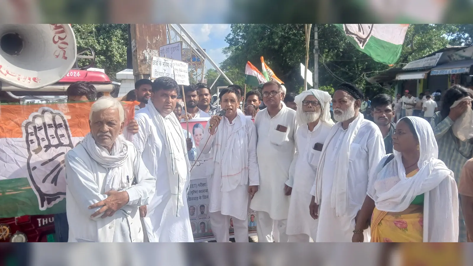 रामनगर में प्रदर्शन करते कांग्रेसी नेता | Prabhat Khabar Network रामनगर में प्रदर्शन करते कांग्रेसी नेता | Prabhat Khabar Network