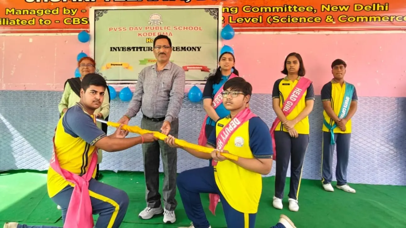 पदभार सौंपते प्राचार्य. | Prabhat Khabar Network पदभार सौंपते प्राचार्य. | Prabhat Khabar Network