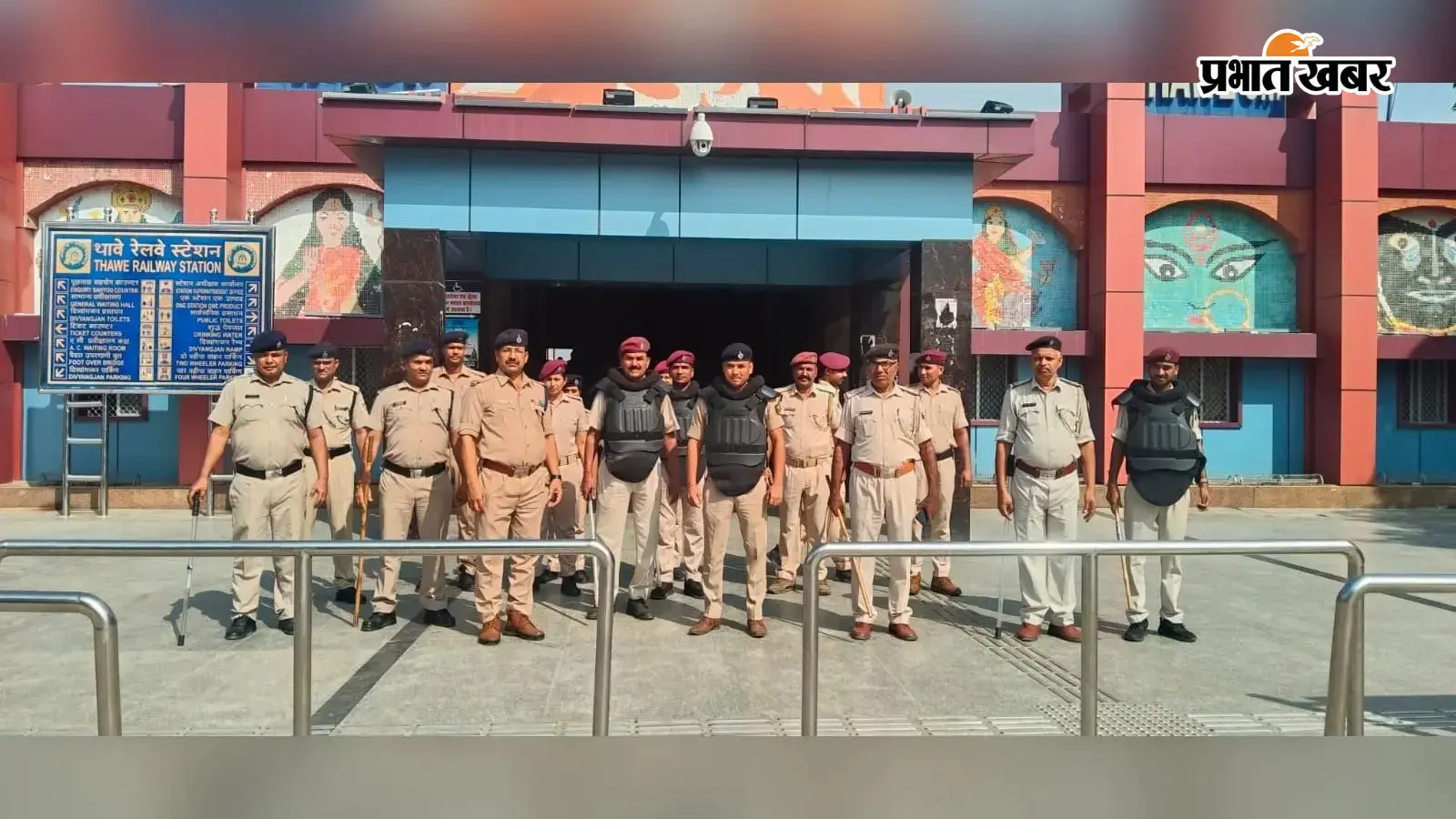 स्टेशनों पर बढ़ाई गई सुरक्षा स्टेशनों पर बढ़ाई गई सुरक्षा