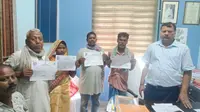 टेढ़ागाछ में 21 लाभुकों को मिला बंदोबस्ती पर्चा, भूमिहीन परिवारों को मिला कानूनी अधिकार