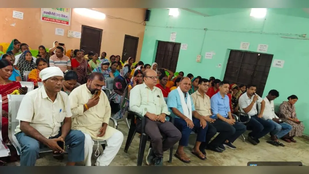 कार्यक्रम में शामिल पदाधिकारी सहित अन्य लोग | Prabhat Khabar Network कार्यक्रम में शामिल पदाधिकारी सहित अन्य लोग | Prabhat Khabar Network