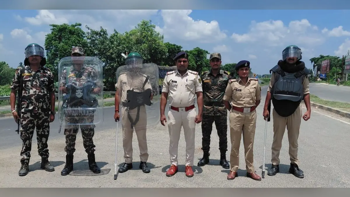 एनएच 27 पर गश्त करते पुलिस प्रशासन | Prabhat Khabar Network एनएच 27 पर गश्त करते पुलिस प्रशासन | Prabhat Khabar Network