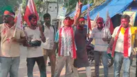 बेगूसराय: धर्मेंद्र प्रधान के इस्तीफे पर एआईएसएफ कार्यकर्ताओं ने मनाया जश्न, हड़ताली चौक पर की आतिशबाजी