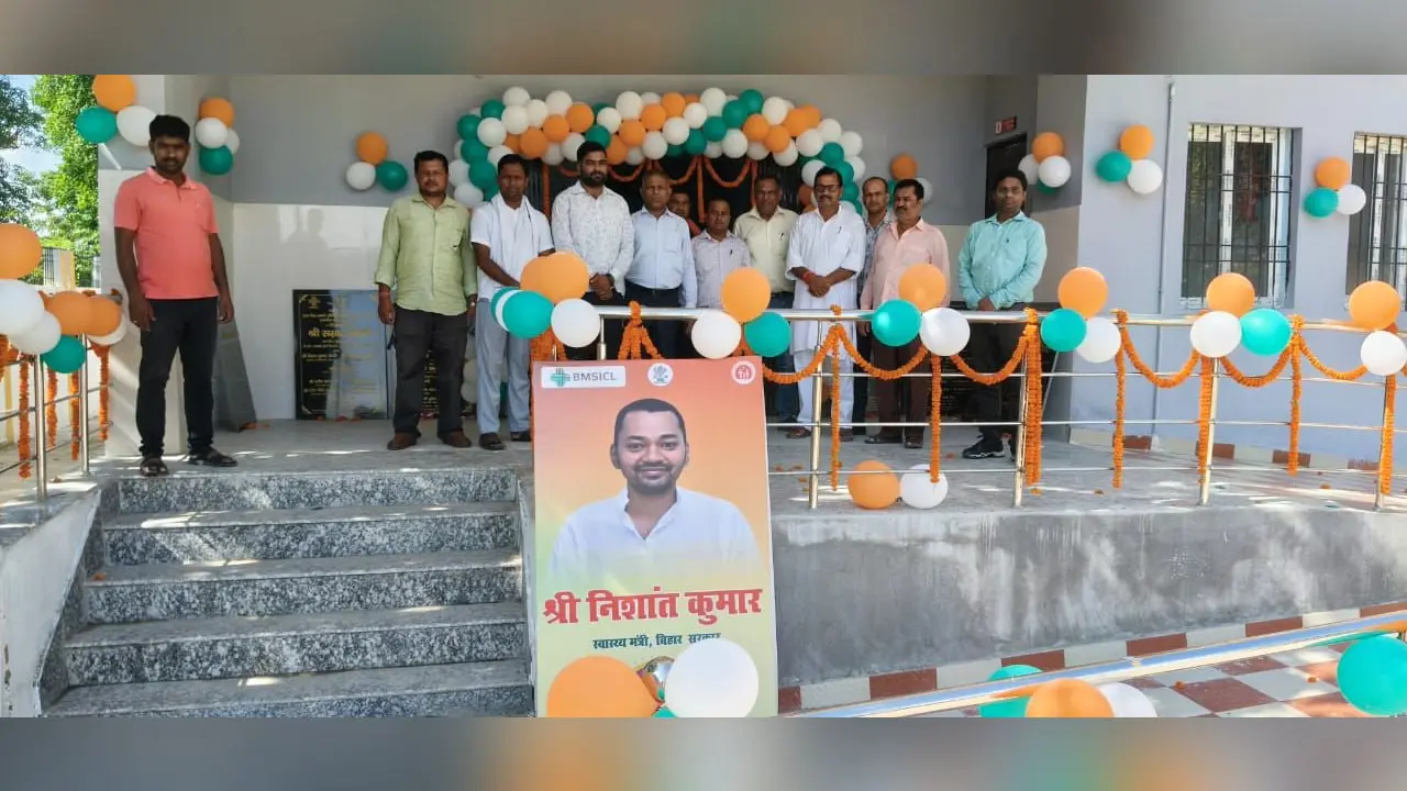 तरैया के नवनिर्मित सामुदायिक स्वास्थ्य केन्द्र का उद्घाटन के मौके पर अतिथि व स्वास्थ्य विभाग के कर्मी | Prabhat Khabar Network तरैया के नवनिर्मित सामुदायिक स्वास्थ्य केन्द्र का उद्घाटन के मौके पर अतिथि व स्वास्थ्य विभाग के कर्मी | Prabhat Khabar Network