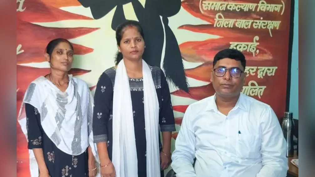 निरीक्षण के दौरान डीएलएसए के सचिव ललन कुमार रजक एवं अन्य | Prabhat Khabar Network निरीक्षण के दौरान डीएलएसए के सचिव ललन कुमार रजक एवं अन्य | Prabhat Khabar Network