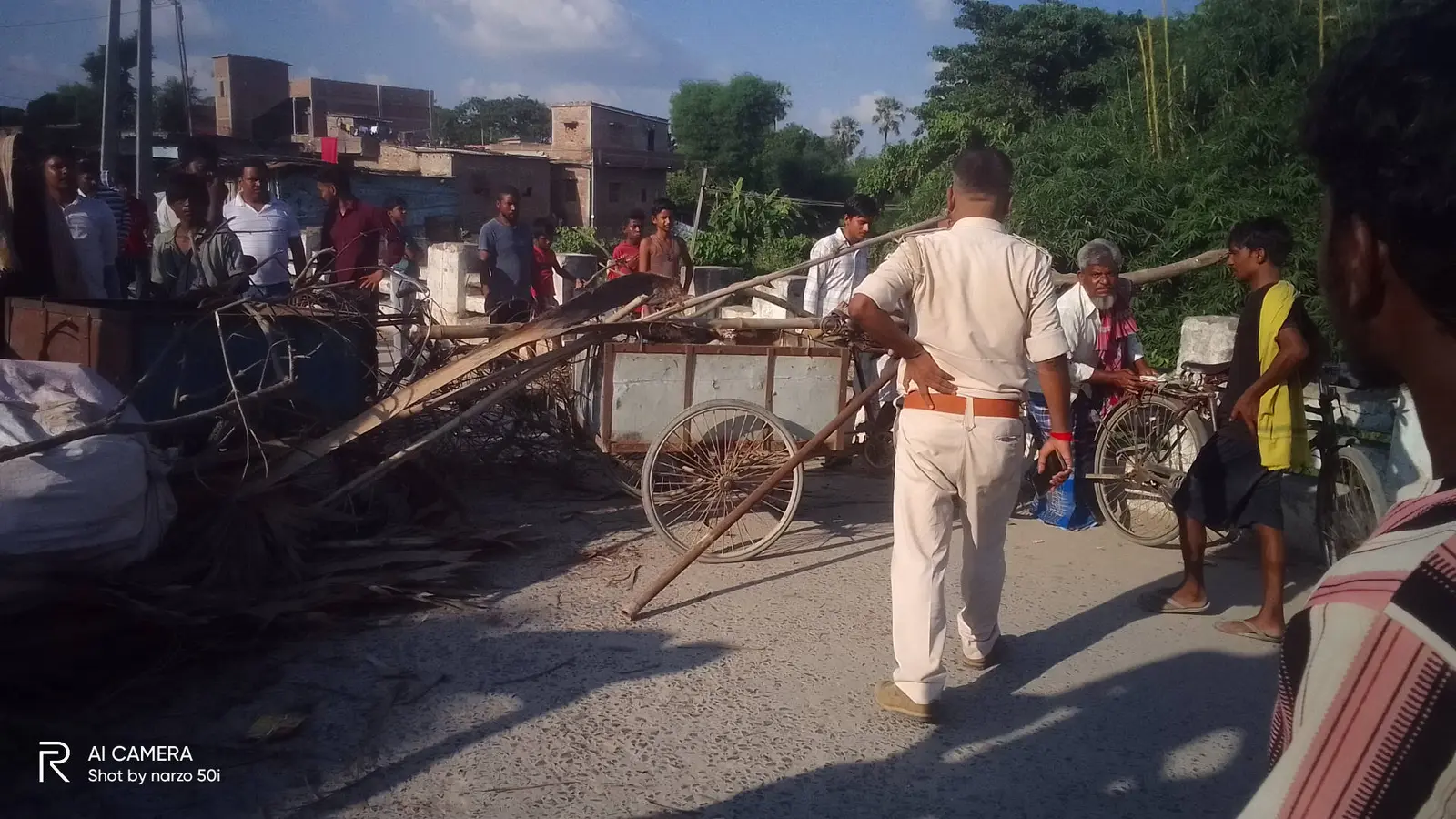 फोटो संख्या : 10 सड़क जाम करते ग्रामीण | Prabhat Khabar Network फोटो संख्या : 10 सड़क जाम करते ग्रामीण | Prabhat Khabar Network