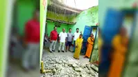 बरकट्ठा में 30 वर्ष पुराना इंदिरा आवास गिरा, बड़ा हादसा होने से टला