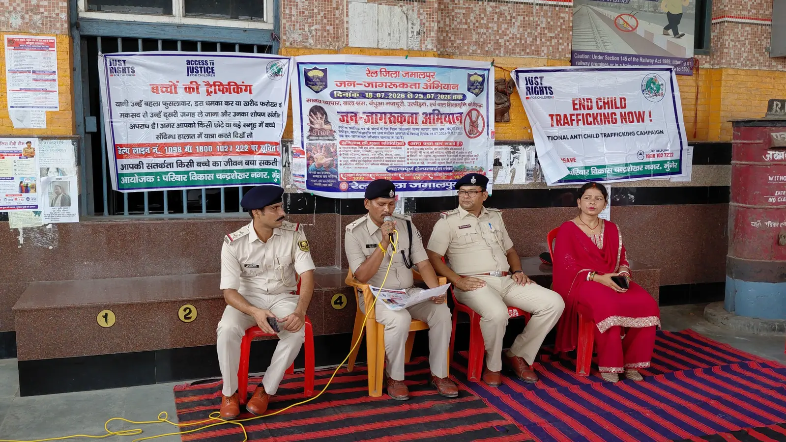 रेल यात्रियों के लिए जागरूकता अभियान | Prabhat Khabar Network रेल यात्रियों के लिए जागरूकता अभियान | Prabhat Khabar Network