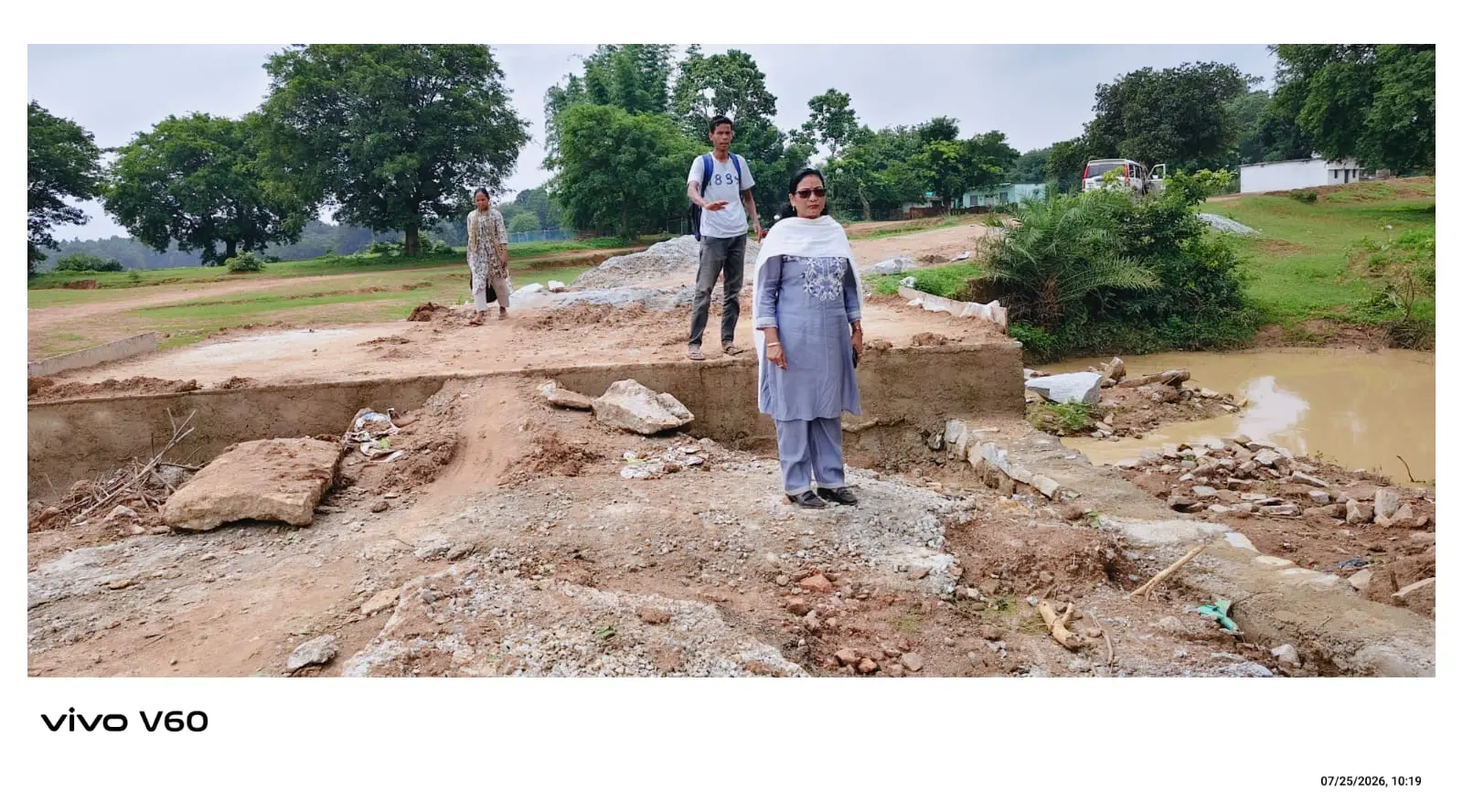 जिला परिषद अध्यक्ष ने सड़क निर्माण कार्य का किया निरीक्षण | Prabhat Khabar Network जिला परिषद अध्यक्ष ने सड़क निर्माण कार्य का किया निरीक्षण | Prabhat Khabar Network