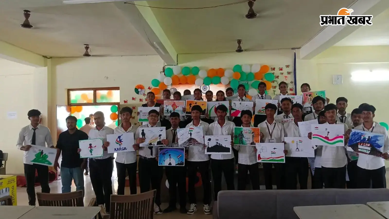 सैनिकों को भावभीनी श्रद्धांजलि देते बच्चे सैनिकों को भावभीनी श्रद्धांजलि देते बच्चे