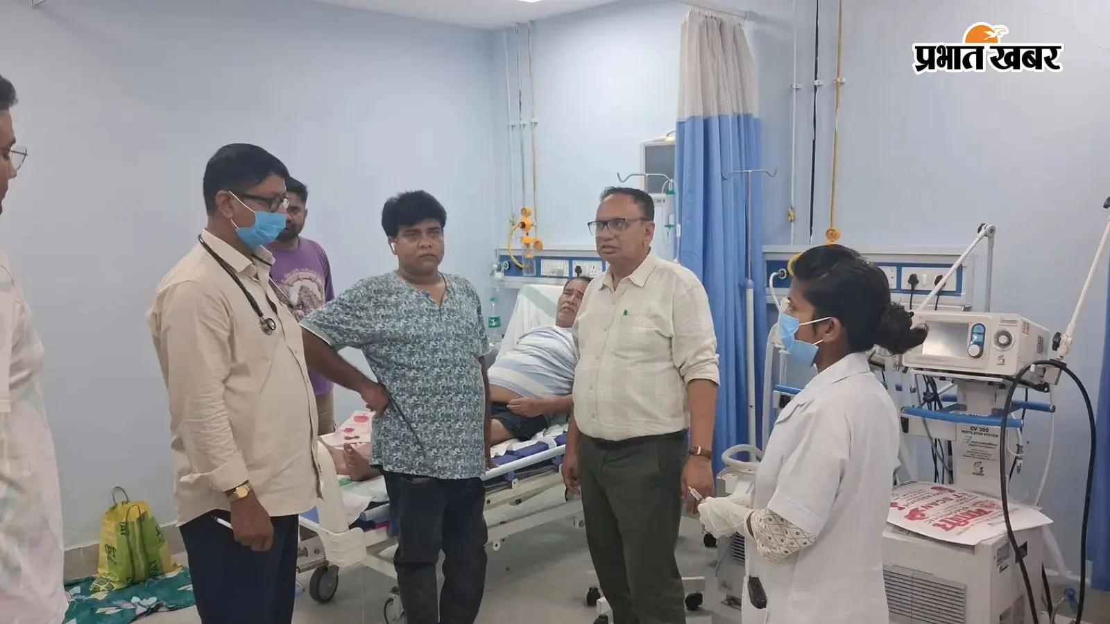 इमरजेंसी वार्ड का निरीक्षण करते सिविल सर्जन इमरजेंसी वार्ड का निरीक्षण करते सिविल सर्जन
