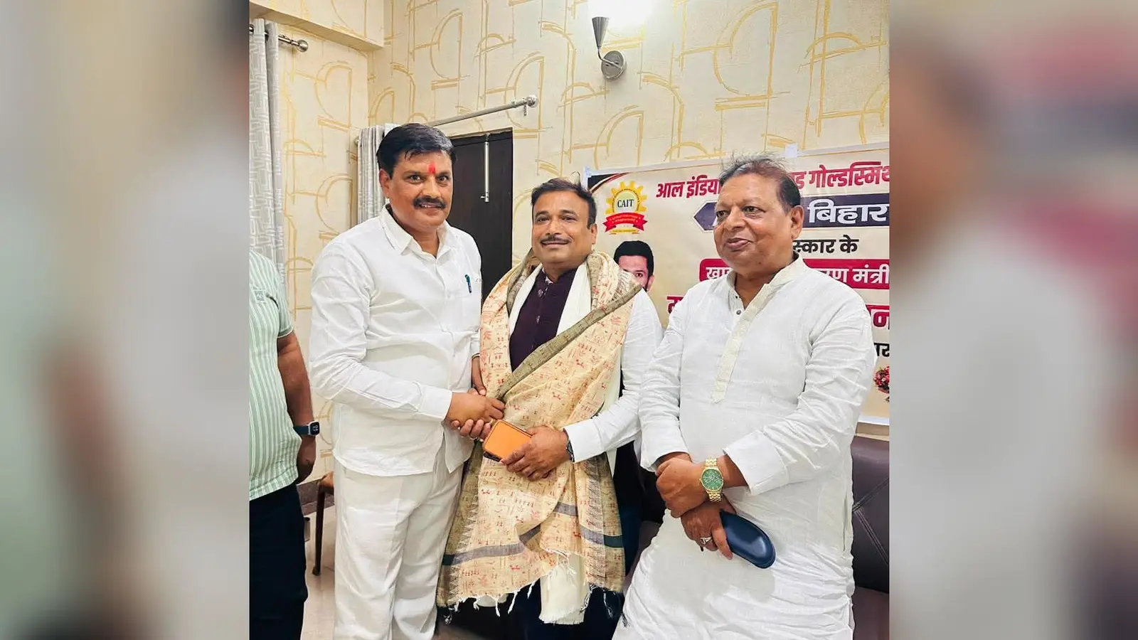 विधायक डॉ प्रकाशचंद्र को सम्मानित करते प्रतिनिधि मंडल के सदस्य | Prabhat Khabar Network विधायक डॉ प्रकाशचंद्र को सम्मानित करते प्रतिनिधि मंडल के सदस्य | Prabhat Khabar Network