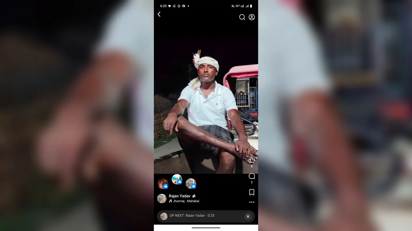 मृतक का फाइल फोटो और पोस्टमार्टम कराने पुलिस के साथ पहुंचे परिजन | Prabhat Khabar Network मृतक का फाइल फोटो और पोस्टमार्टम कराने पुलिस के साथ पहुंचे परिजन | Prabhat Khabar Network