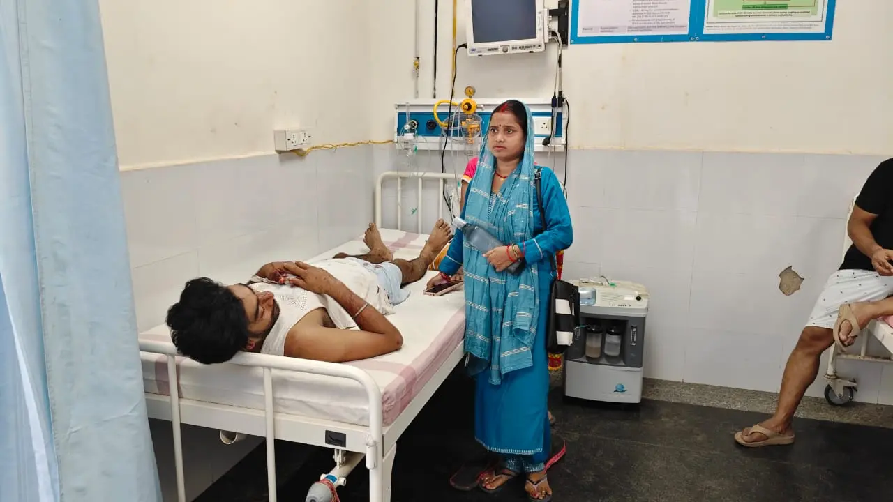सदर अस्पताल में इलाजरत घायल | Prabhat Khabar Network सदर अस्पताल में इलाजरत घायल | Prabhat Khabar Network