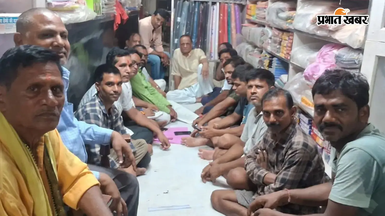 गणेश मेला की तैयारी को लेकर बैठक में शामिल कमिटी सदस्य गणेश मेला की तैयारी को लेकर बैठक में शामिल कमिटी सदस्य