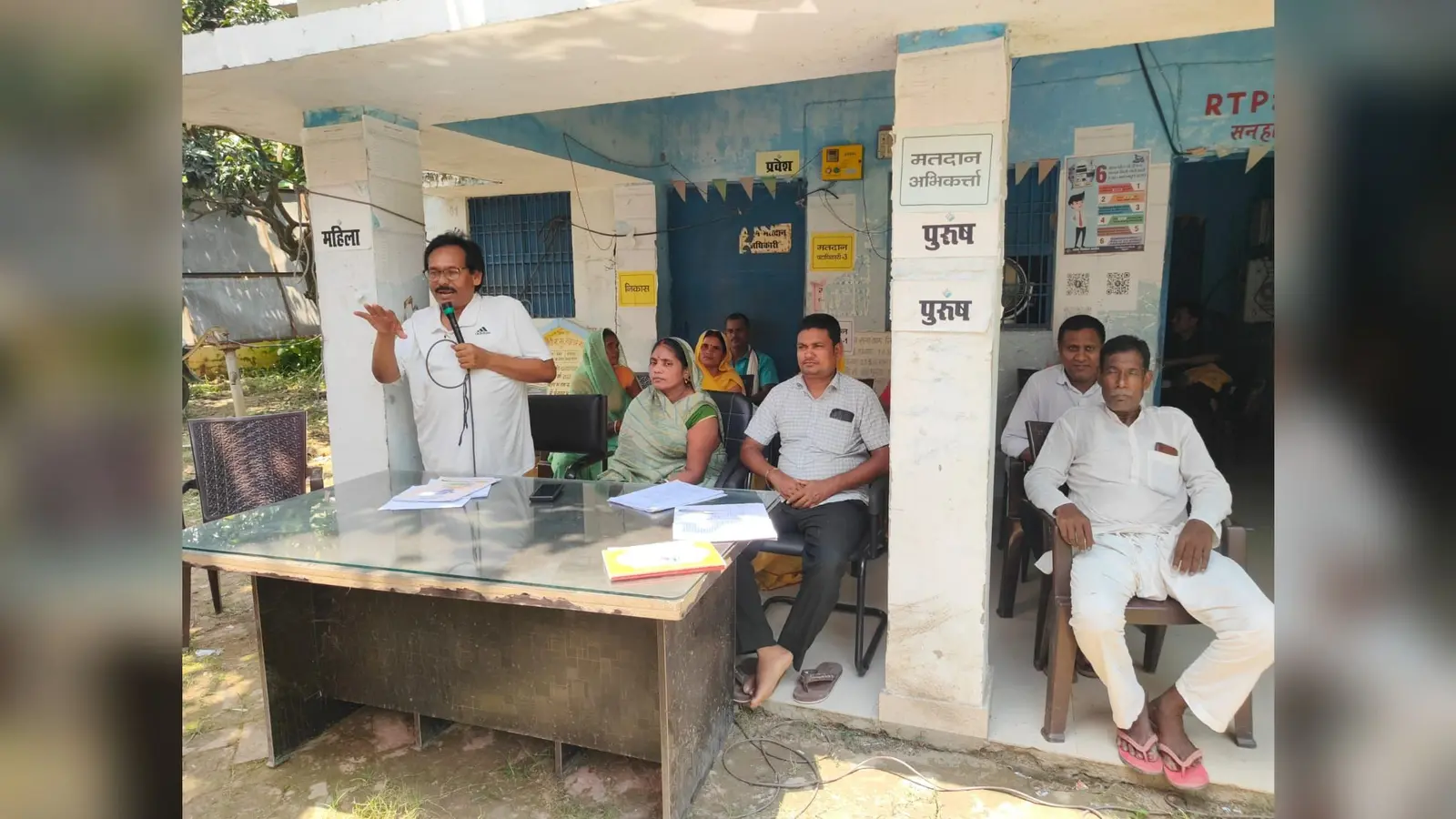 ग्राम सभा को संबोधित करते जनप्रतिनिधि | Prabhat Khabar Network ग्राम सभा को संबोधित करते जनप्रतिनिधि | Prabhat Khabar Network