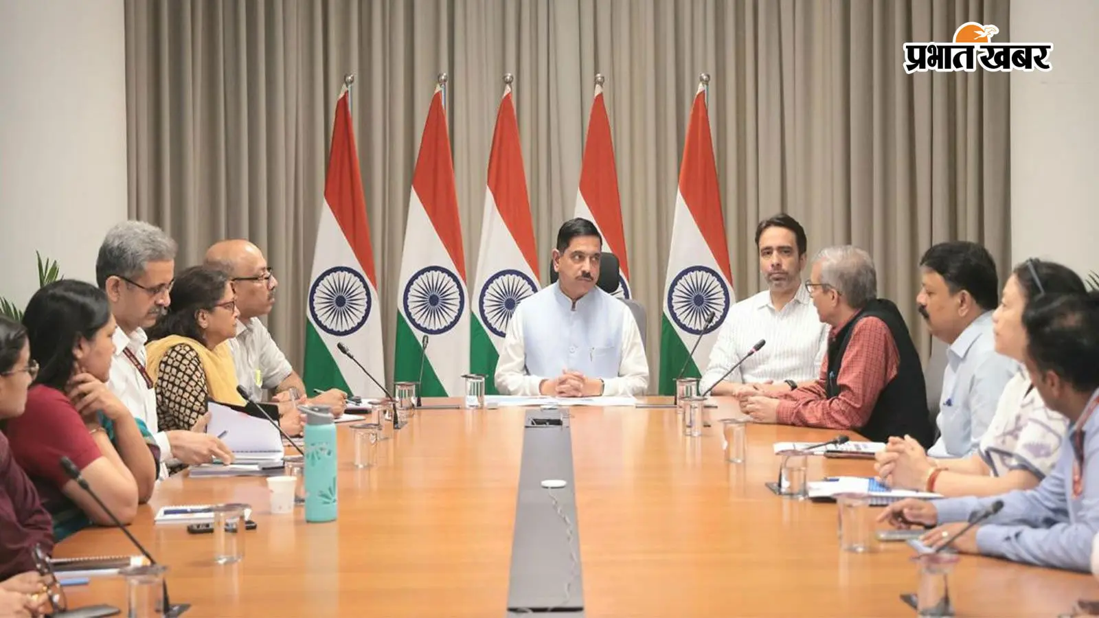 नवनियुक्त शिक्षा मंत्री प्रह्लाद जोशी ने कार्यभार संभाला नवनियुक्त शिक्षा मंत्री प्रह्लाद जोशी ने कार्यभार संभाला