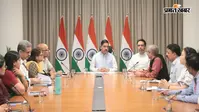 प्रह्लाद जोशी ने संभाला शिक्षा मंत्रालय का कार्यभार, अधिकारियों के साथ की बैठक