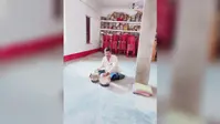 Ladania News: दो माह से वेतन नहीं मिलने पर शिक्षक ने तबला बजाकर जताया विरोध