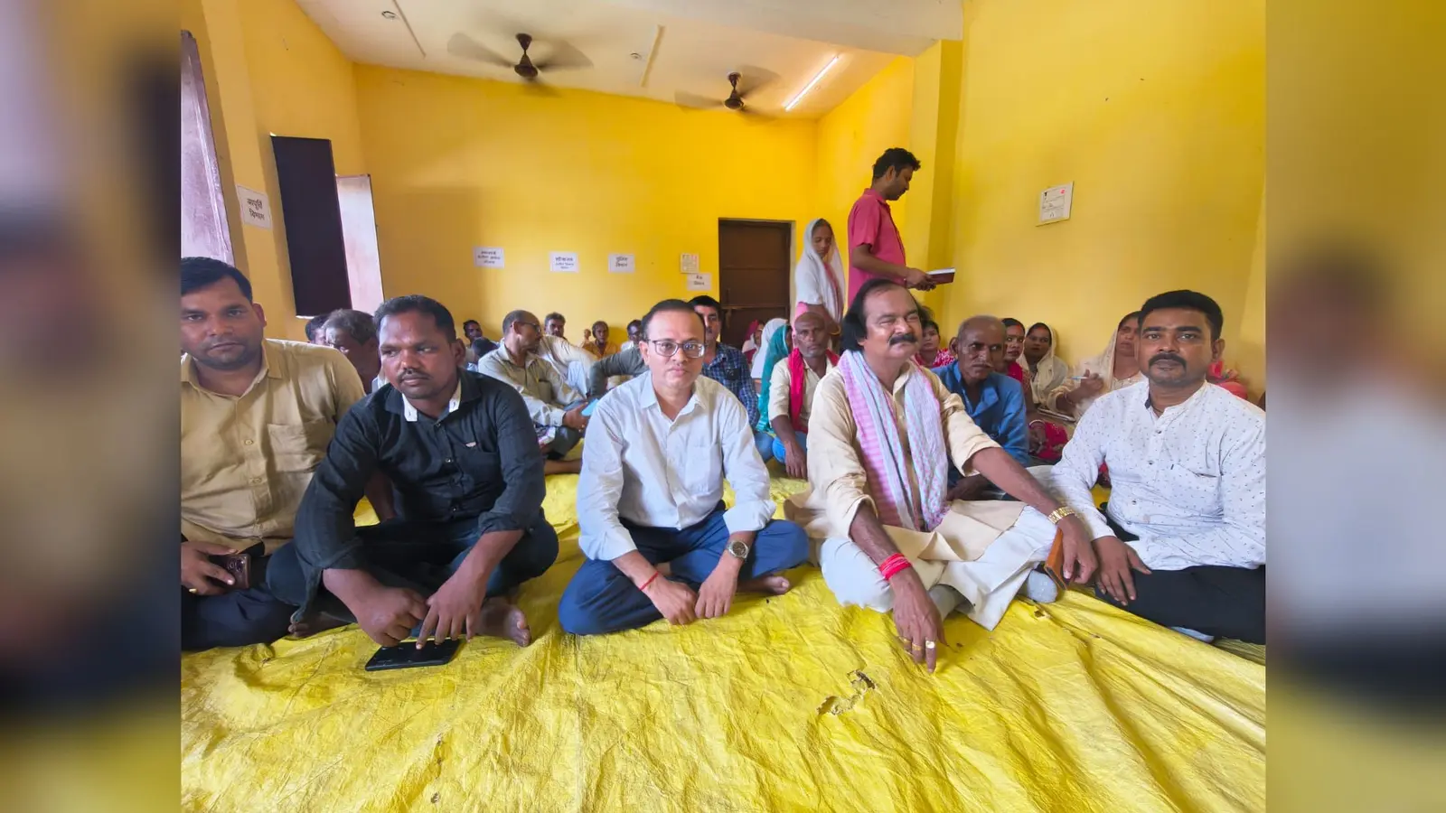 फोटो :- बैठक में भाग लेते मुखिया एवं ग्रामीण | Prabhat Khabar Network फोटो :- बैठक में भाग लेते मुखिया एवं ग्रामीण | Prabhat Khabar Network