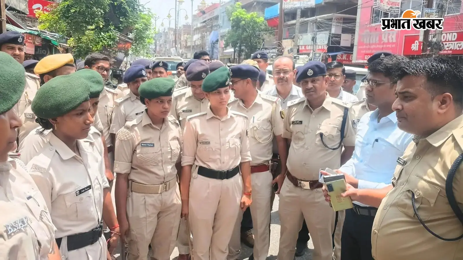 क्षेत्र भ्रमण करते पदाधिकारी क्षेत्र भ्रमण करते पदाधिकारी