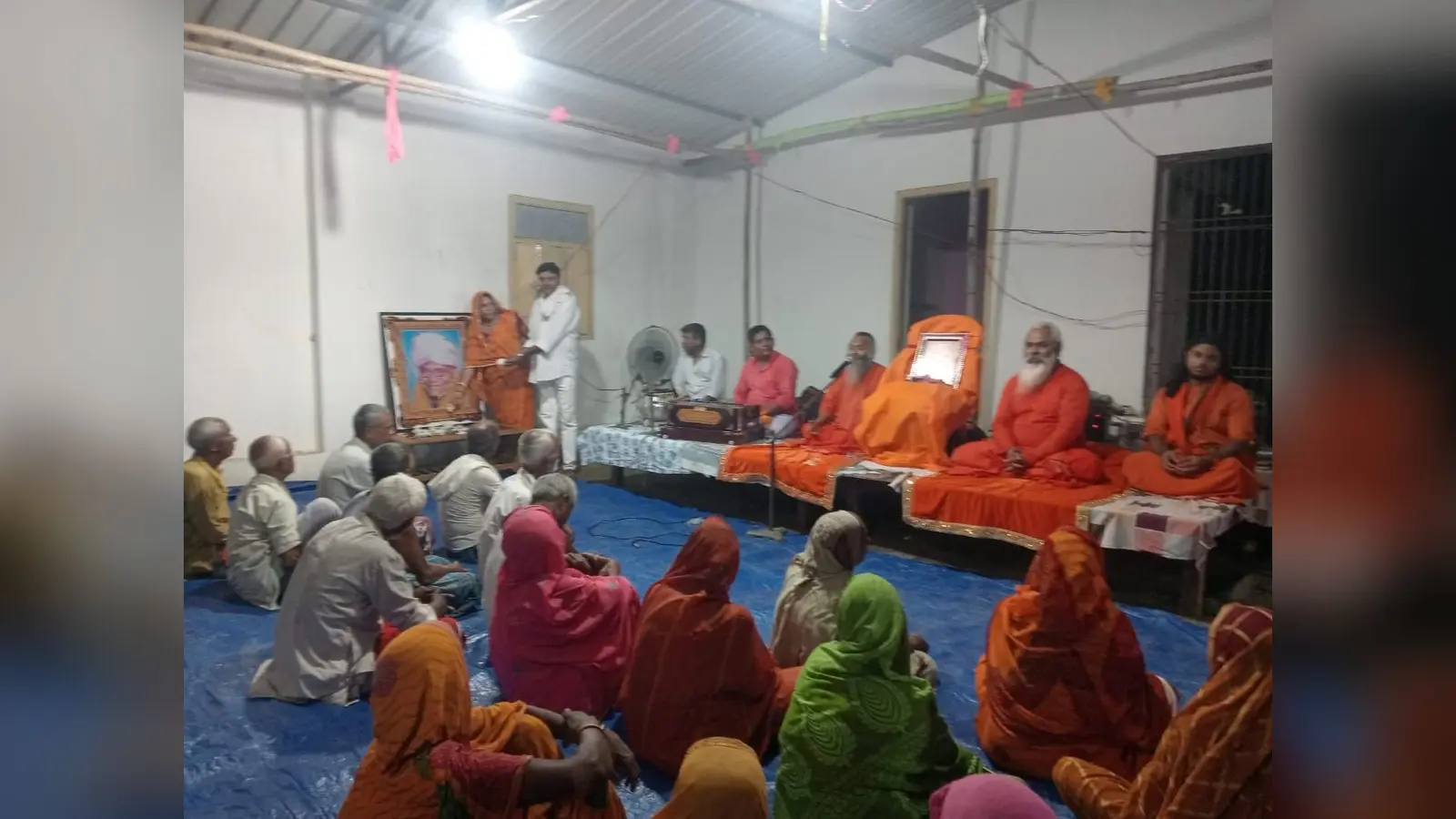 फोटो : कांप पश्चिमी में आयोजित संतमत सत्संग में प्रवचन देते संत | Prabhat Khabar Network फोटो : कांप पश्चिमी में आयोजित संतमत सत्संग में प्रवचन देते संत | Prabhat Khabar Network