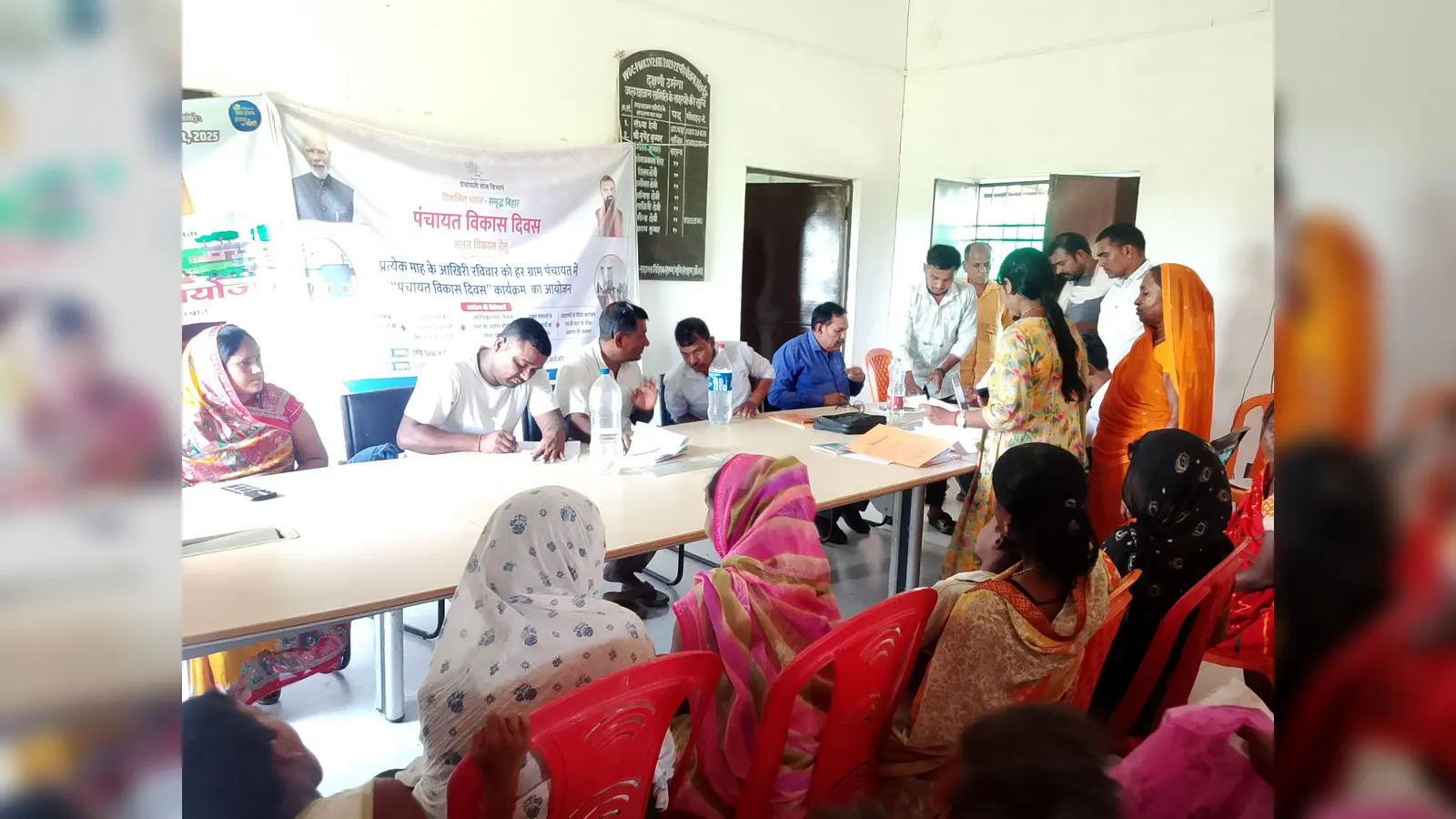 आम सभा मे उपस्थित पदाधिकारी व ग्रामीण | Prabhat Khabar Network आम सभा मे उपस्थित पदाधिकारी व ग्रामीण | Prabhat Khabar Network