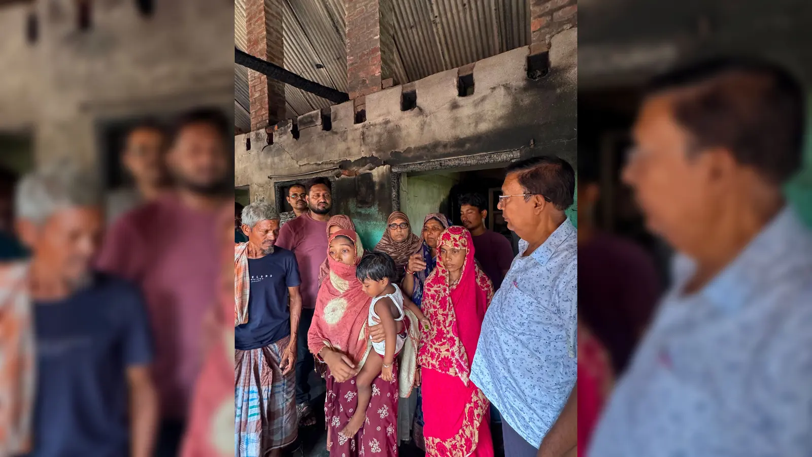 पृथ्वीनगर में अग्निकांड प्रभावित परिवारों से मिलती विधायक निसात आलम | Prabhat Khabar Network पृथ्वीनगर में अग्निकांड प्रभावित परिवारों से मिलती विधायक निसात आलम | Prabhat Khabar Network