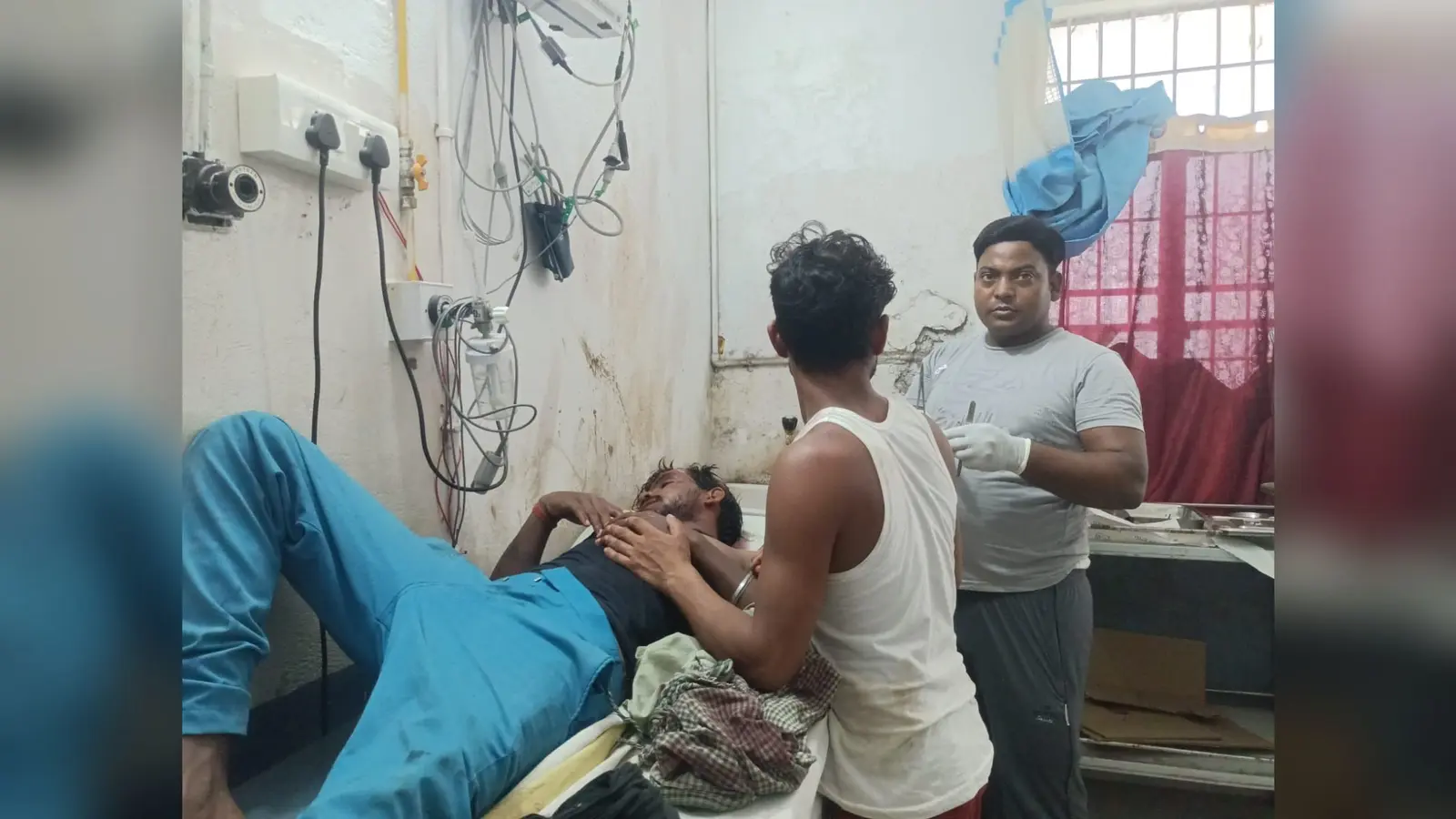 फोटो 03, कैप्सन : इलाजरत घायल | Prabhat Khabar Network फोटो 03, कैप्सन : इलाजरत घायल | Prabhat Khabar Network