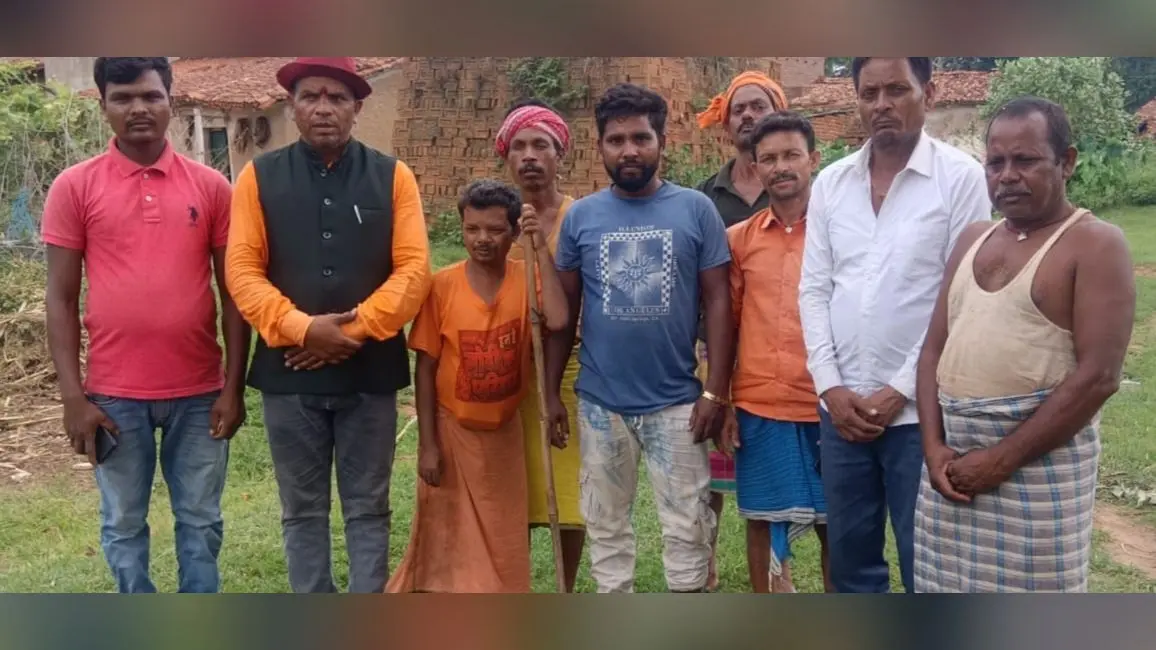 फोटो फाइल : 26गोला,01- मांग करते लोग | Prabhat Khabar Network फोटो फाइल : 26गोला,01- मांग करते लोग | Prabhat Khabar Network