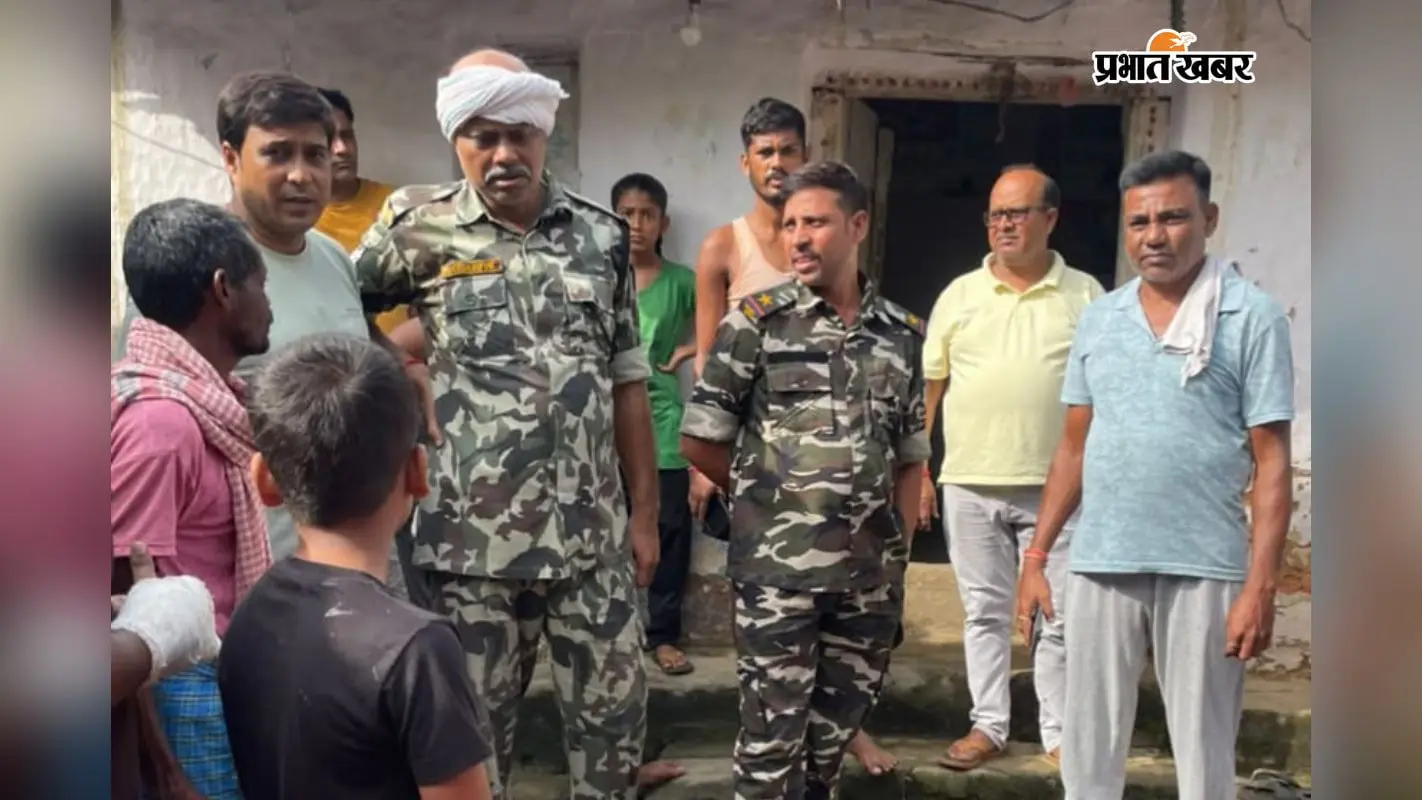 जानकारी जुटाती पुलिस जानकारी जुटाती पुलिस