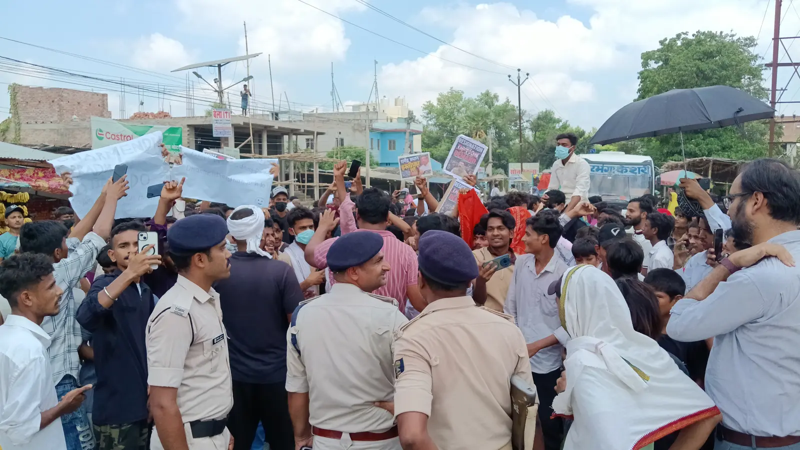 निकाली गई आक्रोश मार्च फाइल फोटो | Prabhat Khabar Network निकाली गई आक्रोश मार्च फाइल फोटो | Prabhat Khabar Network