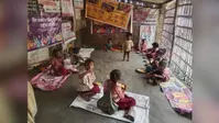 Morwa News: डीएम के आदेश के 15 दिन बाद भी जर्जर झोपड़ियों से नहीं हटे आंगनबाड़ी केंद्र