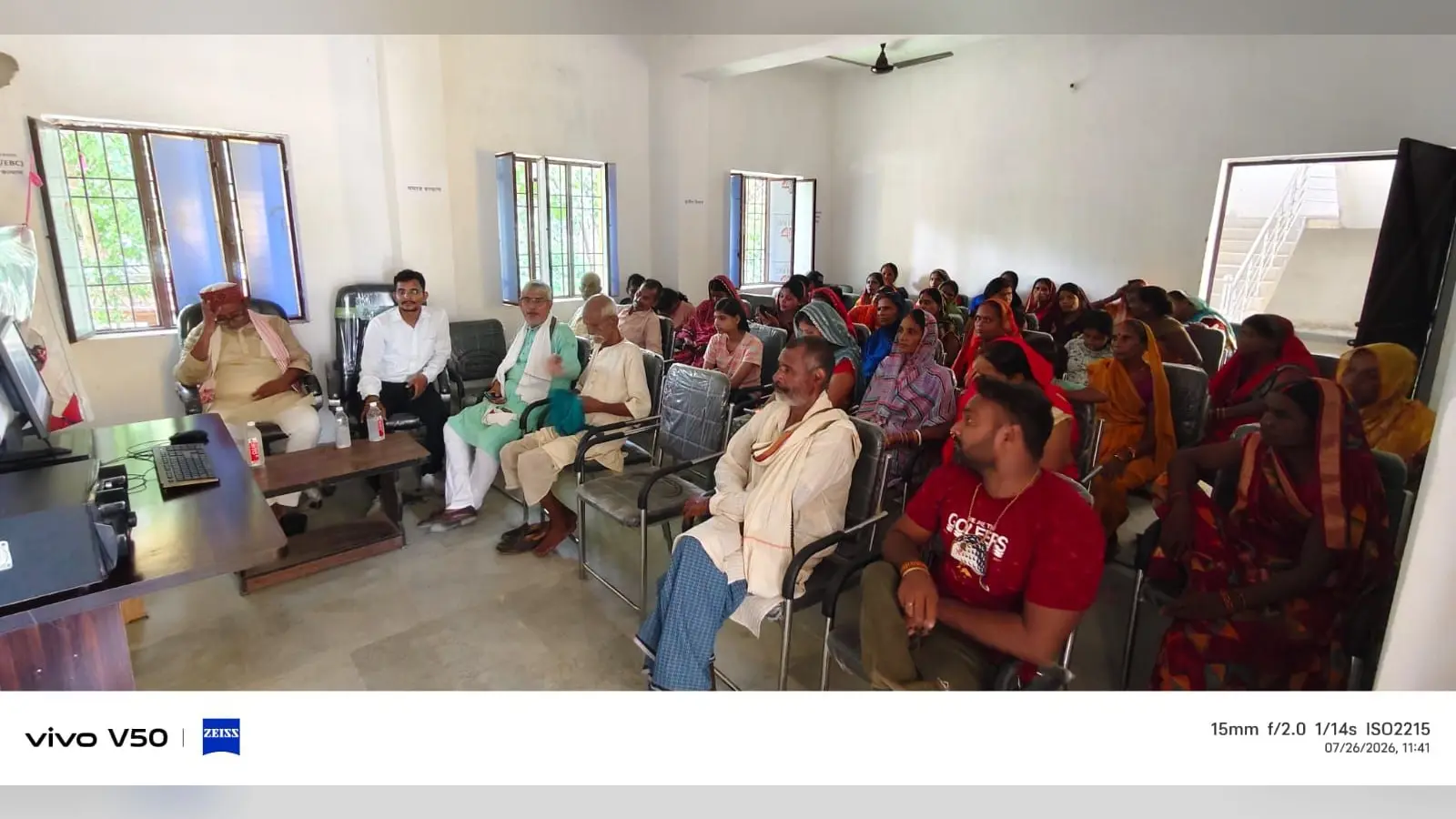नरवीरपुर में कार्यक्रम में मौजूद प्रखंड पंचायती राज पदाधिकारी व ग्रामीण | Prabhat Khabar Network नरवीरपुर में कार्यक्रम में मौजूद प्रखंड पंचायती राज पदाधिकारी व ग्रामीण | Prabhat Khabar Network