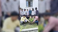 बेतिया के राजकीय पॉलिटेक्निक में चला वृक्षारोपण अभियान, विद्यार्थियों ने हर साल 10 पौधे लगाने का लिया संकल्प