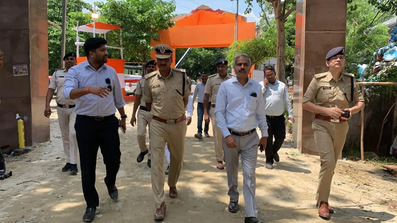 कांवरिया पथ का निरीक्षण करते अधिकारी | Prabhat Khabar Network कांवरिया पथ का निरीक्षण करते अधिकारी | Prabhat Khabar Network