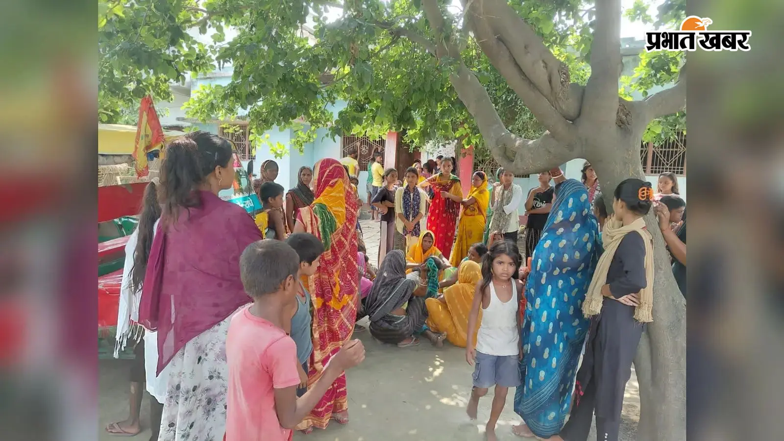 रोते-बिलखते परिजन रोते-बिलखते परिजन