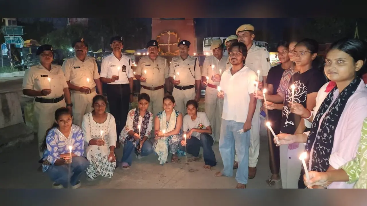 कारगिल विजय दिवस शहीद स्मारक दीप जलाकर दी गई श्रद्धांजलि | Prabhat Khabar Network कारगिल विजय दिवस शहीद स्मारक दीप जलाकर दी गई श्रद्धांजलि | Prabhat Khabar Network