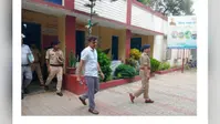 बेगूसराय: बरौनी थाने पहुंच डीआईजी ने की हत्या कांड की समीक्षा, पीड़ित परिवार से भी की मुलाकात